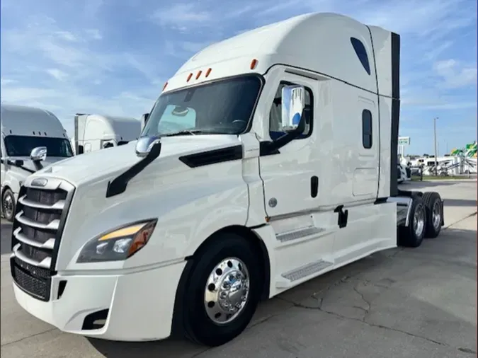 2023 Freightliner Cascadia 126