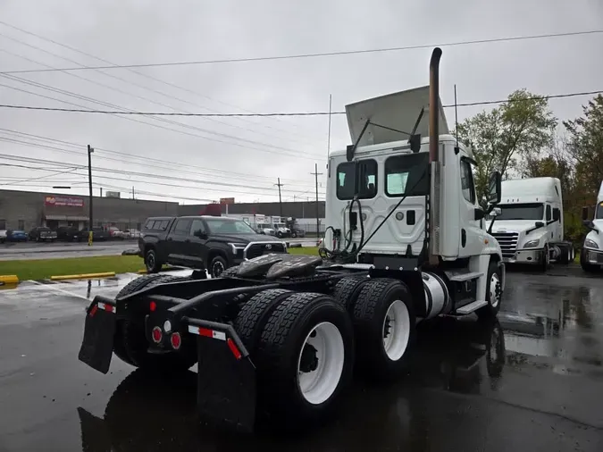 2016 FREIGHTLINER/MERCEDES CASCADIA