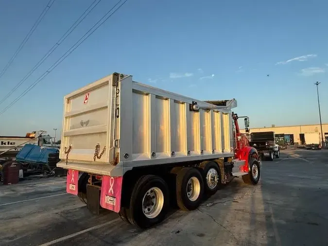 2020 International HX620