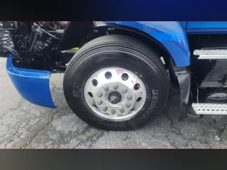 2021 VOLVO VNL64T300