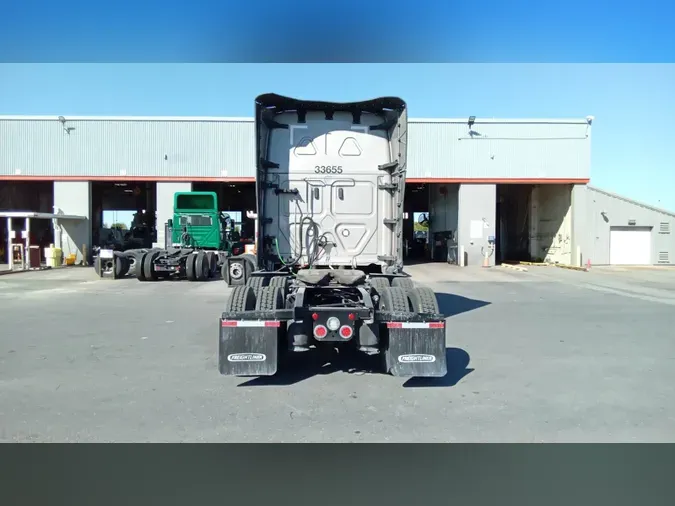 2025 Freightliner Cascadia 126