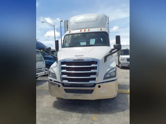 2020 FREIGHTLINER NEW CASCADIA 116
