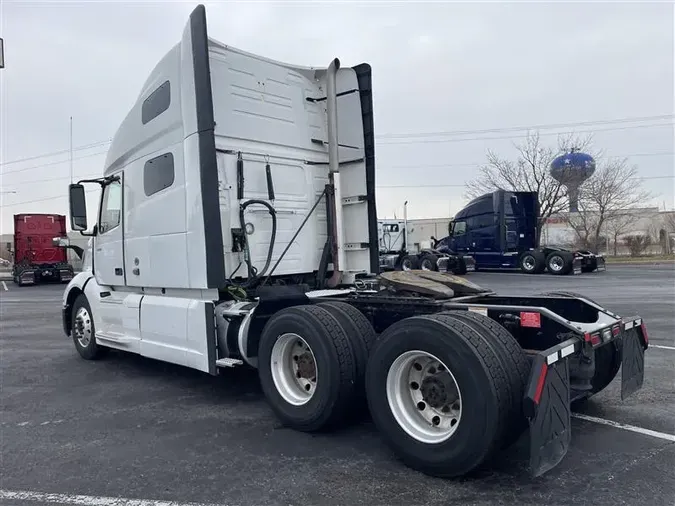 2019 VOLVO VNL760