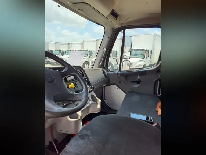 2018 FREIGHTLINER M2 106