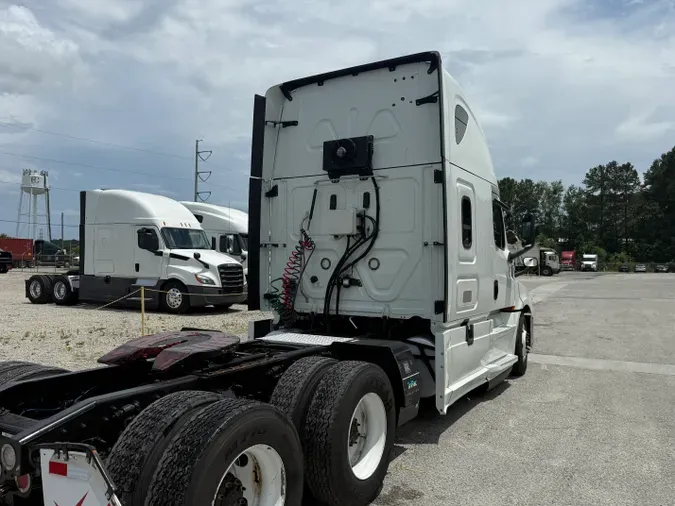 2020 Freightliner Cascadia 126