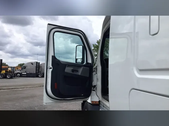 2021 Freightliner Cascadia 126