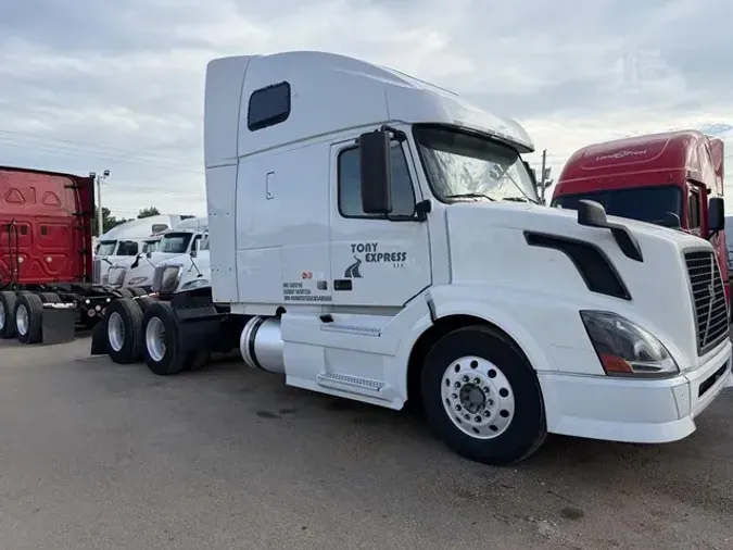 2012 VOLVO VNL64T670