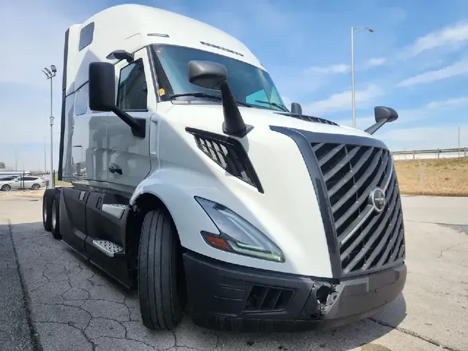 2025 VOLVO VNL64T860