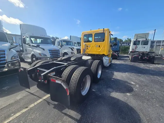 2019 FREIGHTLINER CASCADIA 113