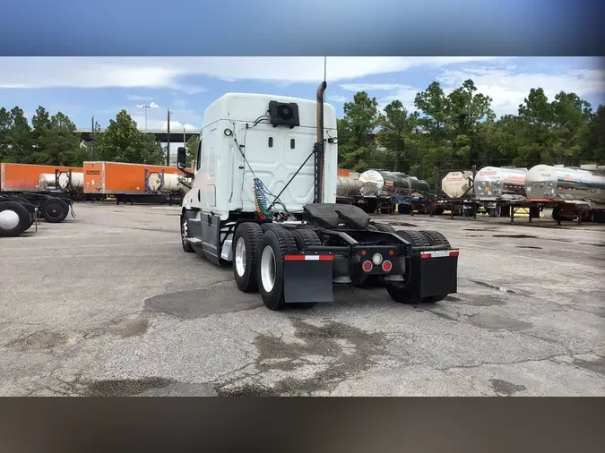 2021 Freightliner Cascadia 126