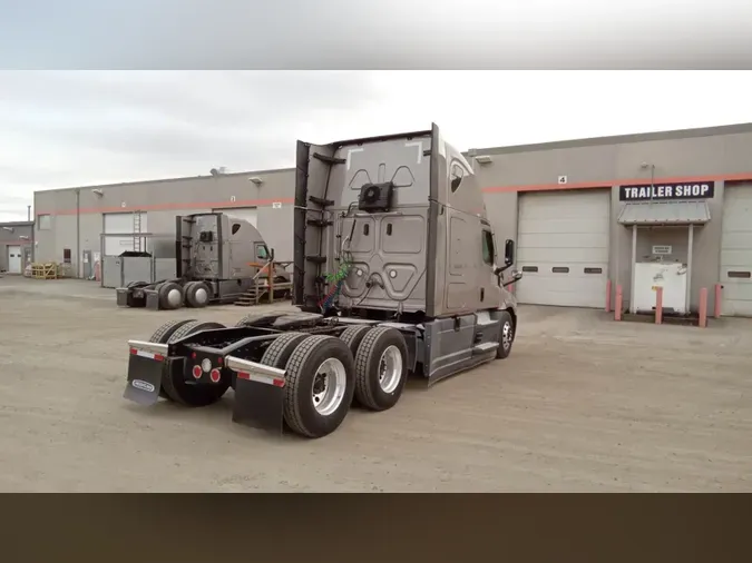 2023 Freightliner Cascadia 126