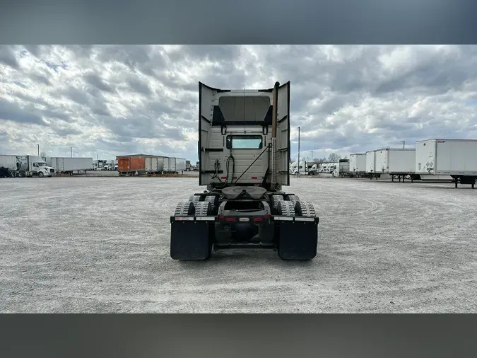 2015 Volvo VNL300