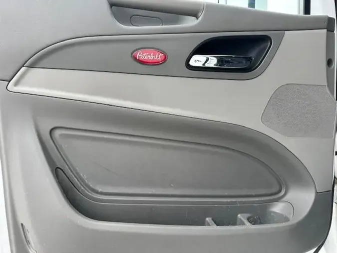 2022 Peterbilt 5793f0215338e01e05faffa2492db1a46d2