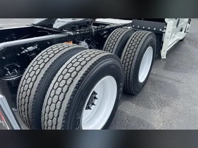 2019 FREIGHTLINER CA126