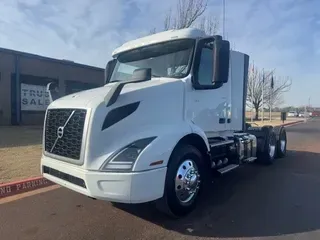 2020 VOLVO VNR300