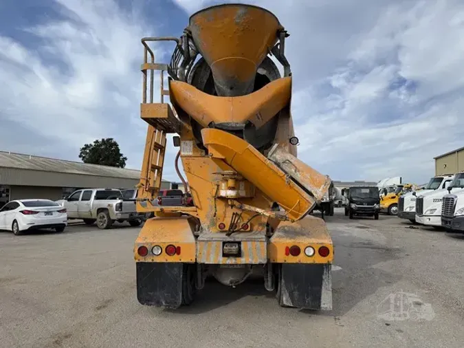 2015 VOLVO VHD64F200