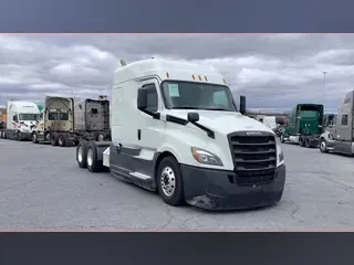 2020 Freightliner Cascadia 126