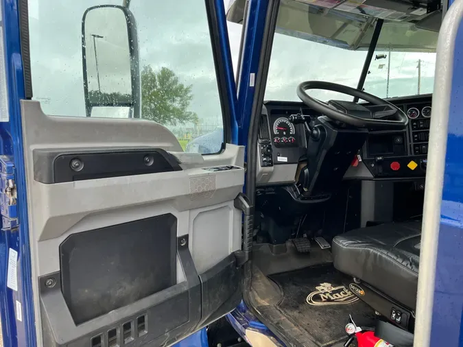 2019 MACK PI64T