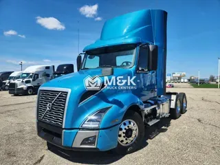 2021 VOLVO VNL64T300