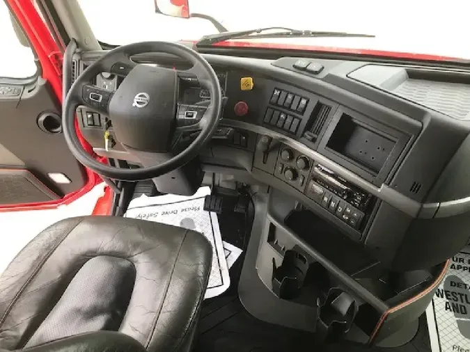 2019 VOLVO VNL64T740