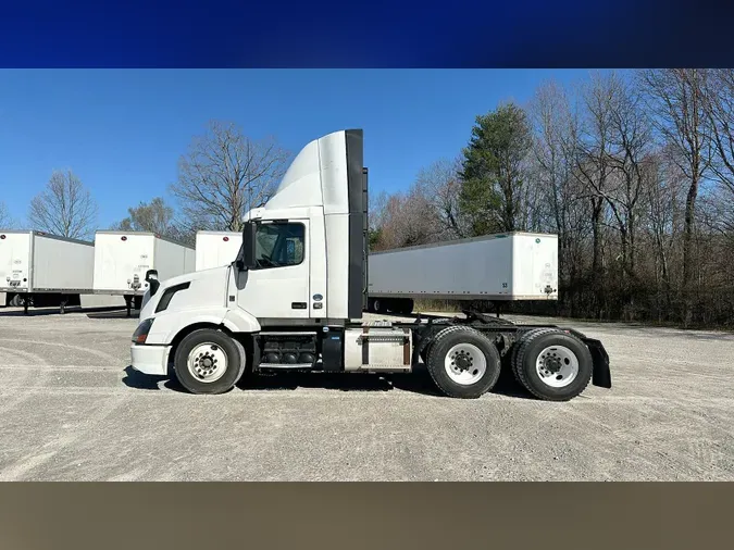 2015 Volvo VNL300