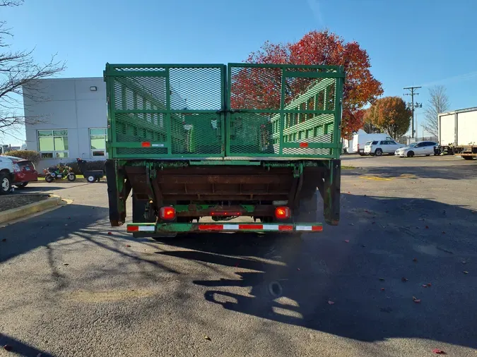 2013 FREIGHTLINER/MERCEDES M2 106