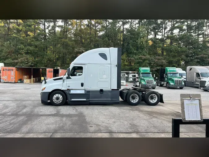 2022 Freightliner Cascadia 126