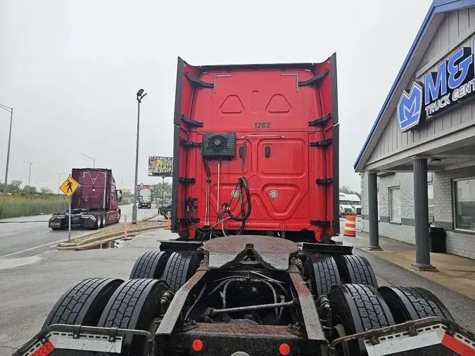2020 FREIGHTLINER Cascadia 126
