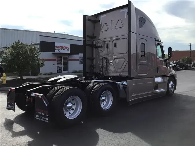 2021 FREIGHTLINER CA126