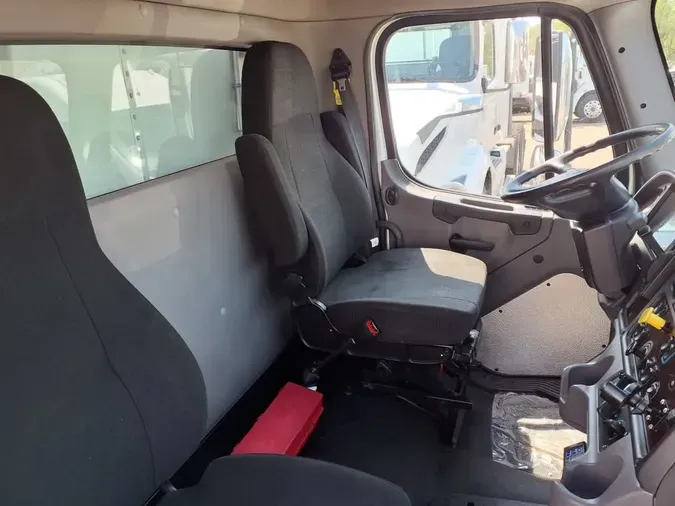 2019 FREIGHTLINER M2 106
