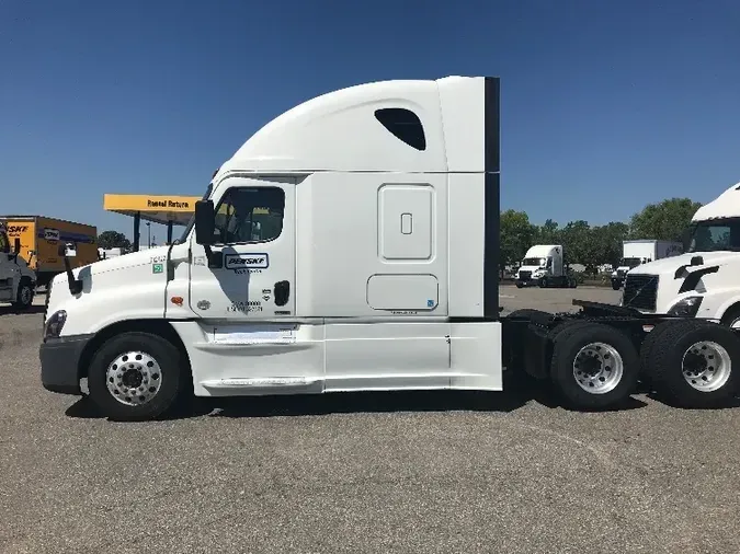 2018 Freightliner X12564ST