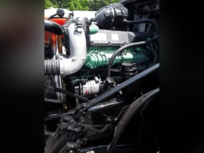 2020 VOLVO VNL64T-760