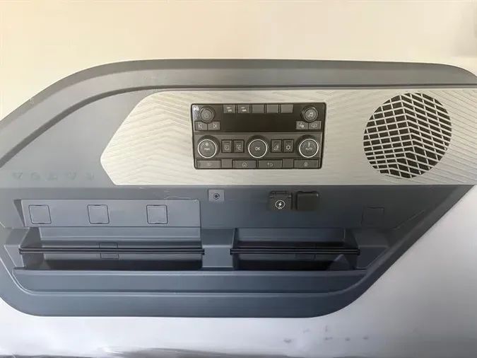 2027 VOLVO TRUCK VNL64TV04