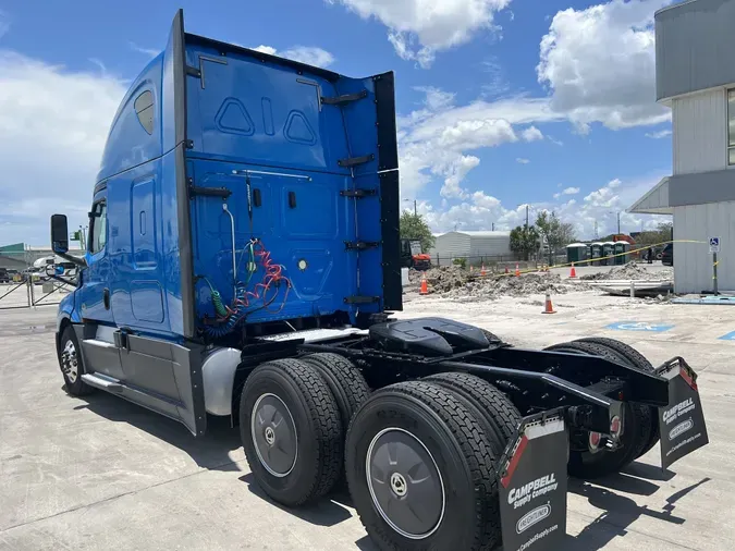 2019 Freightliner Cascadia 126