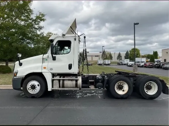 2017 Freightliner X12564ST