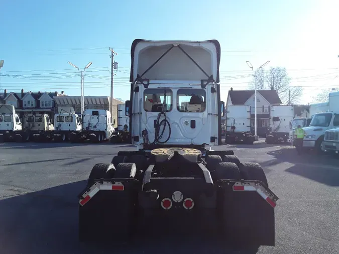 2017 FREIGHTLINER/MERCEDES CASCADIA 125