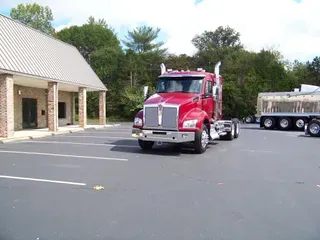 2025 Kenworth T880 40" Low Roof Sleeper