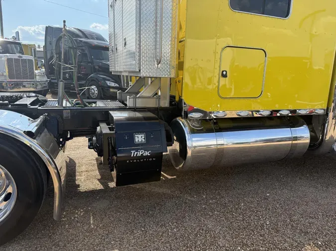 2023 Peterbilt 389