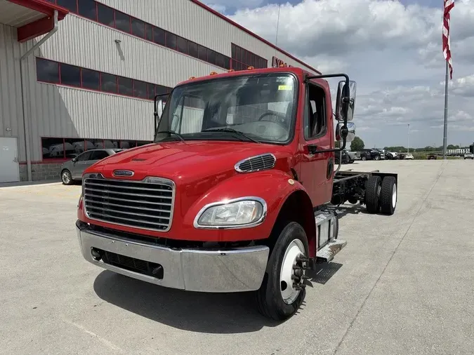 2020 Freightliner M2 106