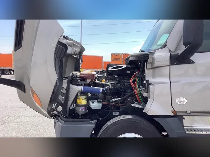 2023 Freightliner Cascadia 126