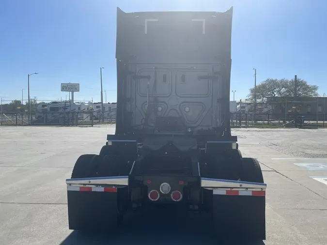 2022 Freightliner Cascadia 126