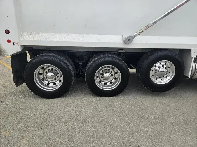 2023 KENWORTH T880