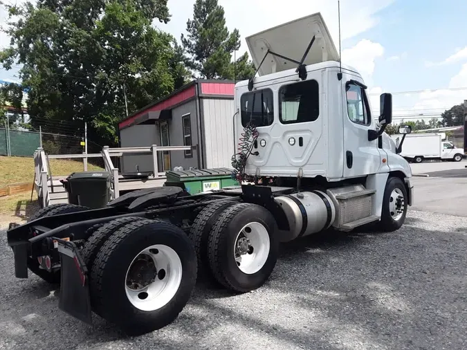 2019 FREIGHTLINER CASCADIA 125