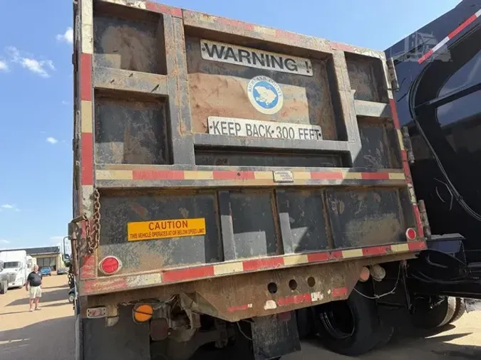 2006 FREIGHTLINER BUSINESS CLASS M2 106