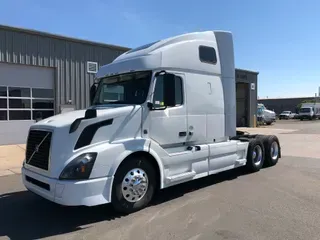 2017 VOLVO VNL64T670