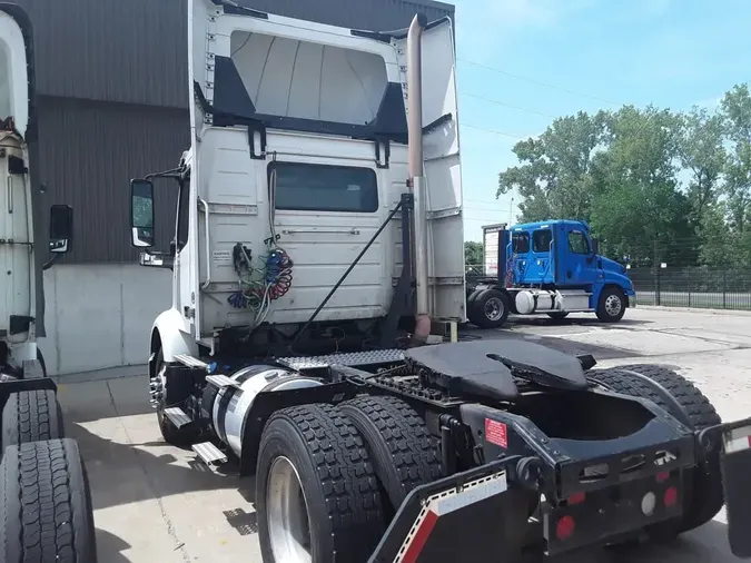 2019 VOLVO VNR42T 300