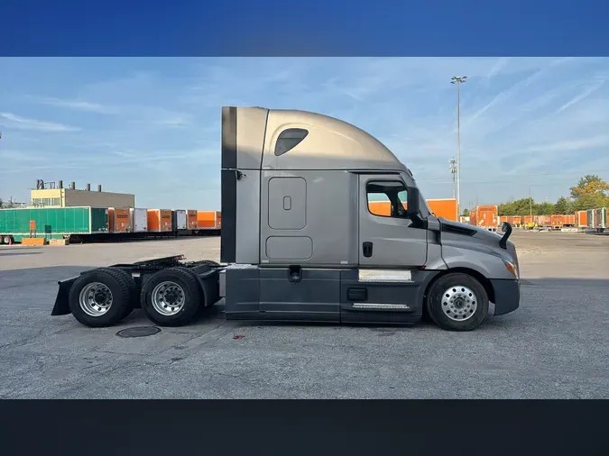 2022 Freightliner Cascadia 126