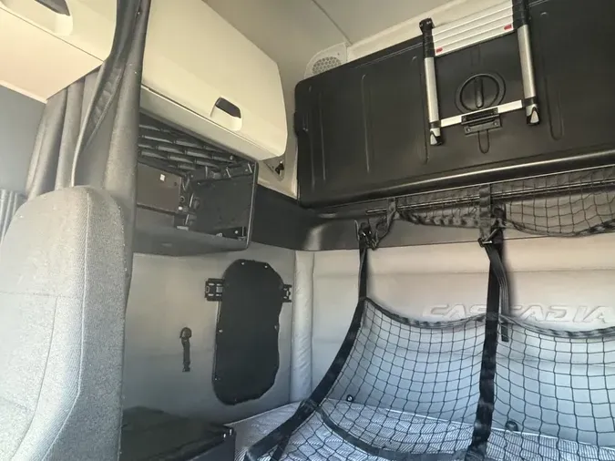 2020 Freightliner Cascadia 126