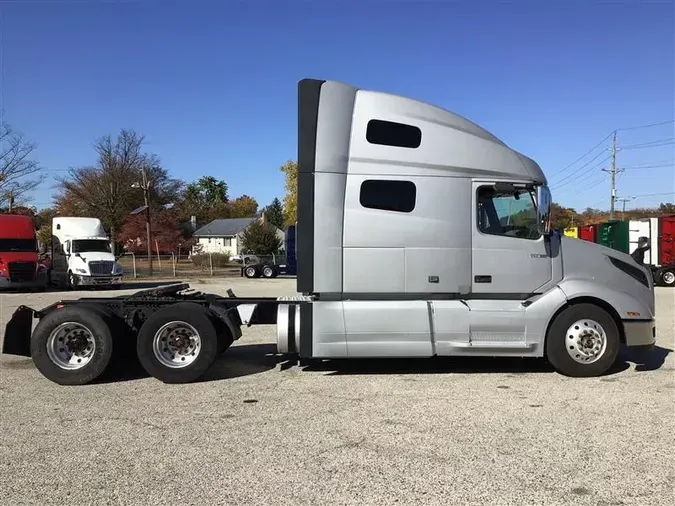 2020 VOLVO VNL760