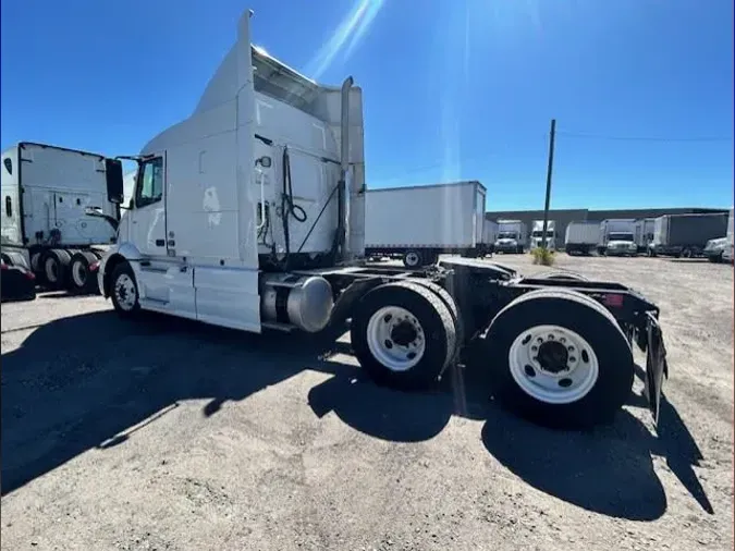 2019 VOLVO VNR64T-640